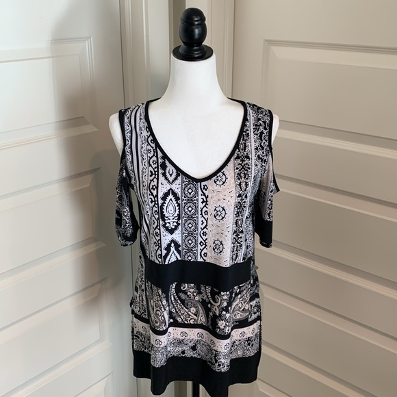 CLEO WOMEN’S V-NECK TOP w/ OFF THE SHOULDER SLEEVES - Picture 8 of 16